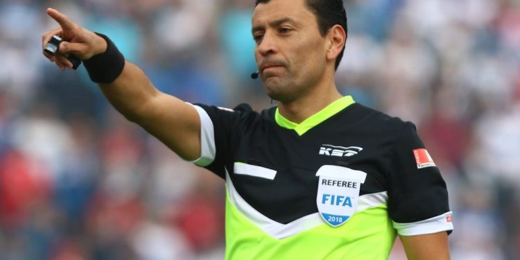 Roberto Tobar despidió a 14 árbitros