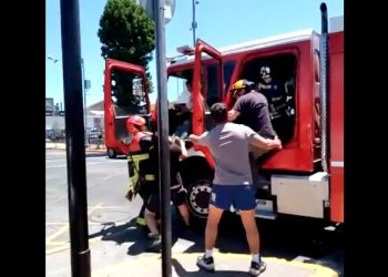 intento robarse carro de bomberos en plena emergencia