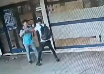 violento asalto con disparos a coreano