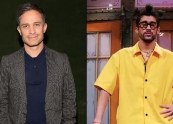 dándose un beso apasionado