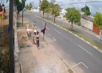 Joven se vistió de héroe