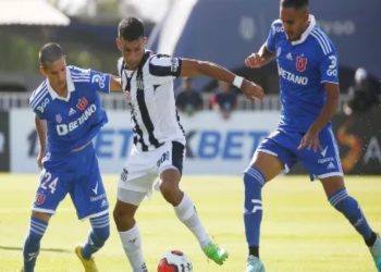 Hinchas de la U indignados