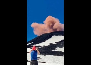 Graban pulso eruptivo en el cráter del Volcán Villarrica