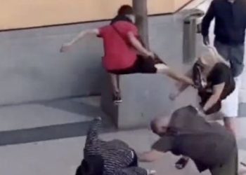 Impactante video: Violento lanzazo a turistas a la salida de mall en Viña del Mar