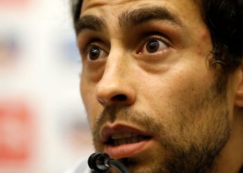 mago valdivia presentaría una querella por vif