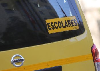 Furgón escolar fue atacado a balazos