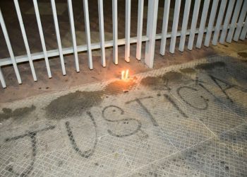 Ministra Carolina Tohá recibe abucheos en Posta Central mientras anuncia «medidas inmediatas»