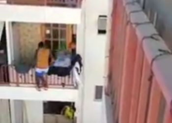 Un extranjero golpeado