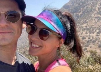 dividido entre dos mujeres