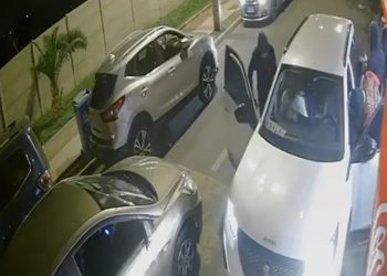 Delincuencia sin control: Vecinos organizan barricada para impedir paso de auto robado