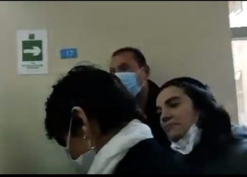 Ministra Toha abordada