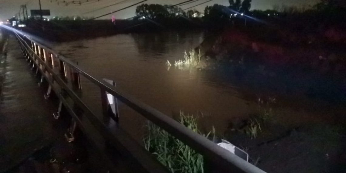 Río Mapocho se desborda