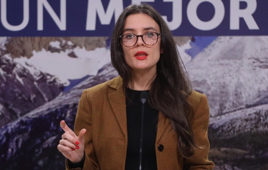 Camila Vallejo envió un firme mensaje