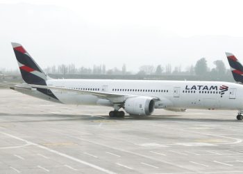 Vuelo LATAM 505 retomará viaje a Santiago tras fallecimiento de piloto en Panamá