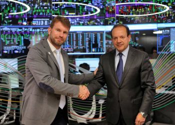 Minera Collahuasi y Colbún firman contrato de energía 100% renovable