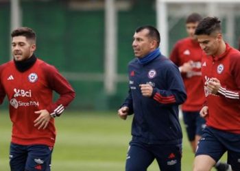 El fuerte tirón de orejas de Gary Medel a Jordhy Thompson tras última indisciplina