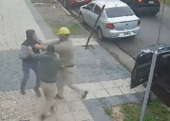 Obreros detienen a delincuente