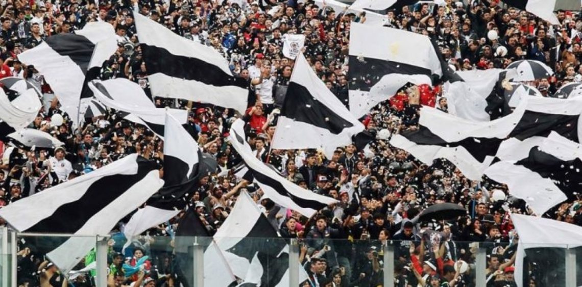 Hinchas de Colo Colo sufren
