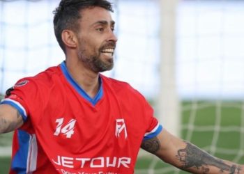 Jorge Valdivia espera su despedida