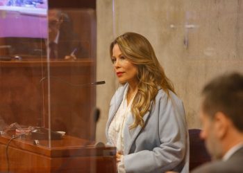 contra de Cathy Barriga