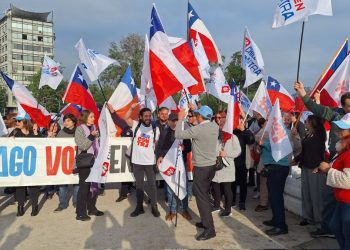 «Peligroso» y con «letra chica»: comando «Chile En Contra» y sus dardos al texto constitucional