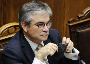 La molestia del ministro Mario Marcel con la Cámara de Diputados por negar ingreso a directora de la Dipres