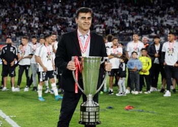 Eduardo Berizzo se mantendría firme