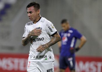 Universidad de Chile buscará repatriar a Eduardo Vargas
