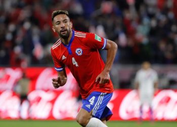 Se alarga la teleserie: revelan la letra chica para que Mauricio Isla llegue a Colo Colo