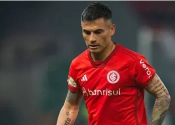 Oficial: Inter de Porto Alegre y Charles Aránguiz separan caminos