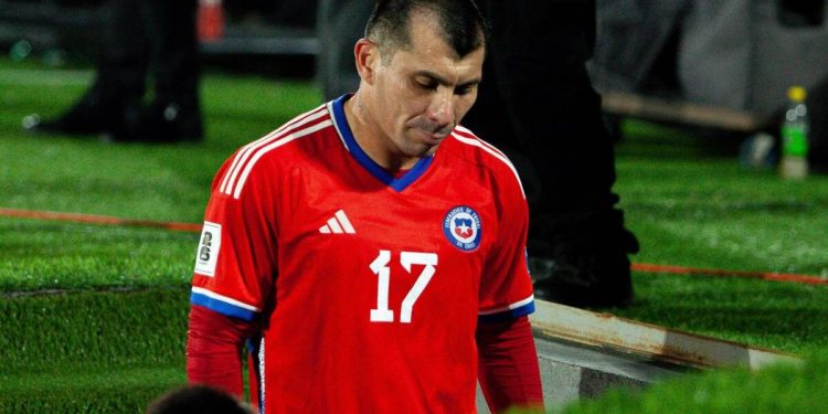 Gary Medel decide sobre regresar a la "Roja"