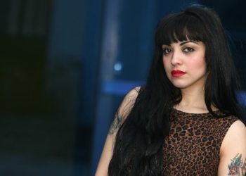 Mon Laferte revela detalles de denuncia por acoso a ex productor de Rojo