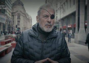 Más de 200 manifestantes llegan a TVN en repudió por reportaje a niños trans