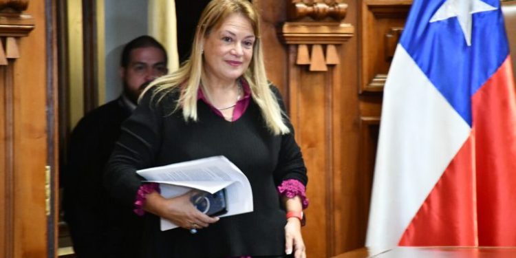 Corte Suprema suma 7 cargos contra ministra Ángela Vivanco