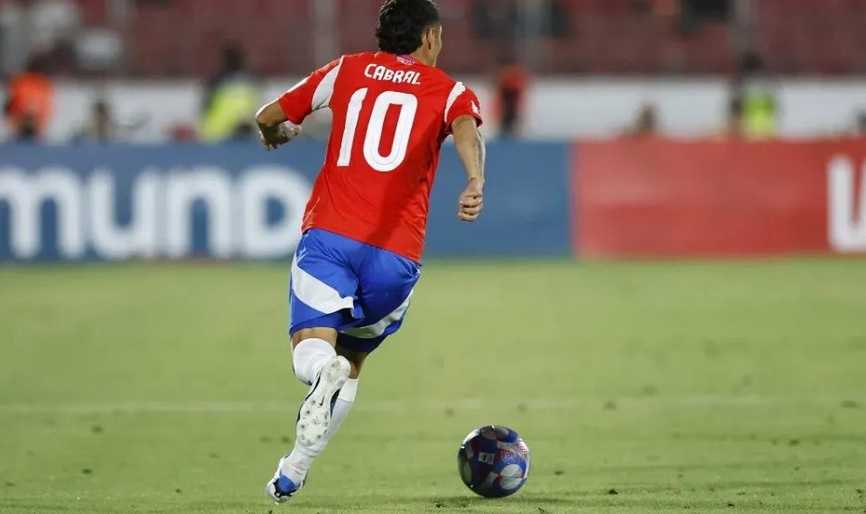 La historia de Luciano Cabral: de estar condenado por 10 años a debutar como crack en La Roja