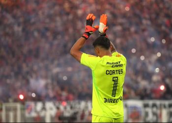 Colo Colo quiere a histórico en el arco ante eventual partida de Brayan Cortés