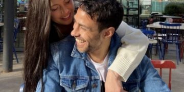 Paparazean íntimo momento de Jorge Valdivia con Dani Aránguiz