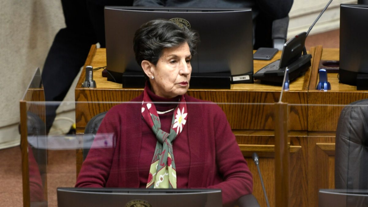Acogen trámite para destituir a la senadora Isabel Allende