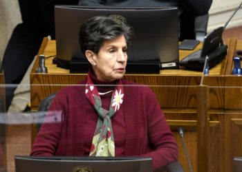 Acogen trámite para destituir a la senadora Isabel Allende