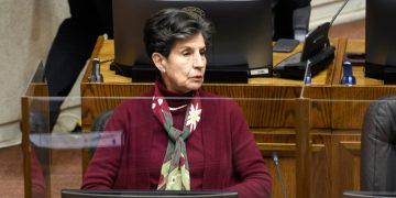 Acogen trámite para destituir a la senadora Isabel Allende