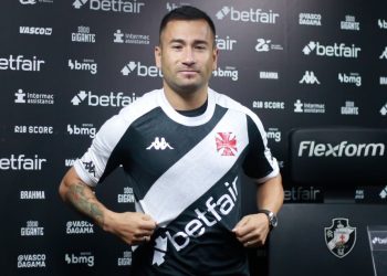 Golpe al mercado: Jean Meneses está cerca de volver a Chile