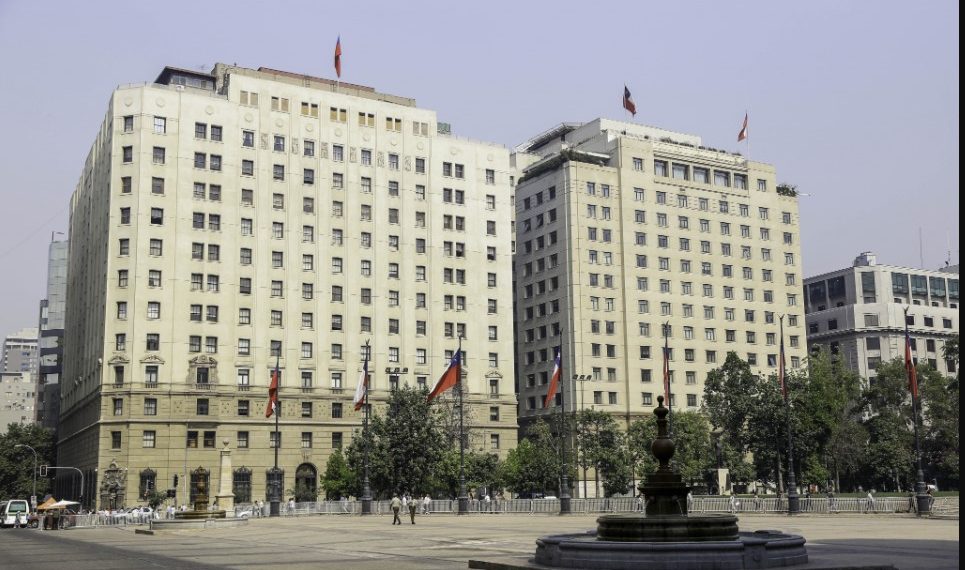 Investigan muerte de funcionaria pública que cayó del piso 14 de Ministerio de Hacienda