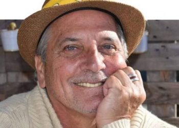 Pato Strahovsky barrió el piso contra actores comunistas