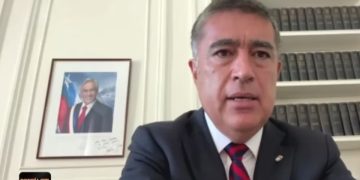 Alcalde Desbordes salió a explicar por qué tiene a Piñera y no a Boric en el “cuadro oficial”