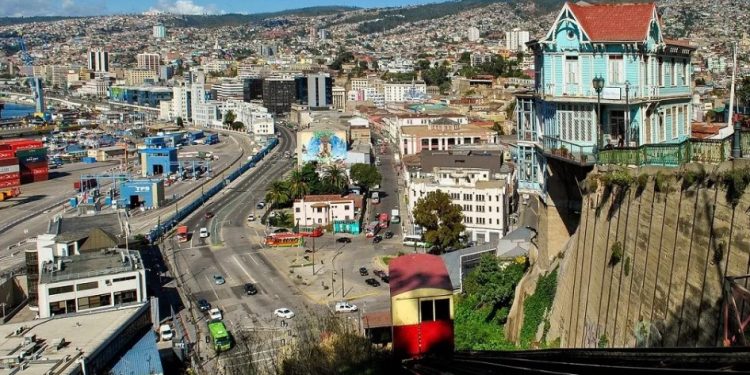 Pareja noruega denuncia que les robaron a los 5 minutos de llegar a Valparaíso