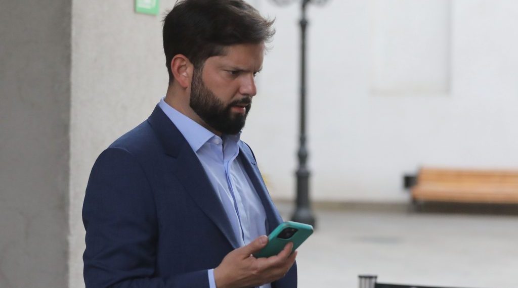 Así respondió Boric a comisión por fallida venta de casa de Allende