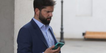 Así respondió Boric a comisión por fallida venta de casa de Allende