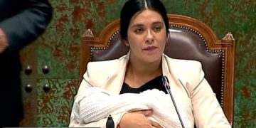 Remezón tras filtraciones: Karol Cariola renuncia a la presidencia de la Cámara