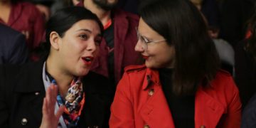 Nueva filtración de chats Cariola-Hassler golpea en sus cimientos al oficialismo