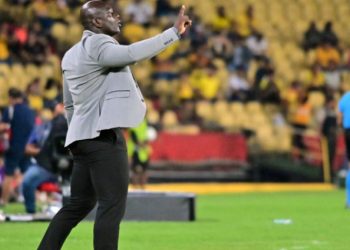 Que elegancia: Técnico en Copa Libertadores sorprendió con inusual look